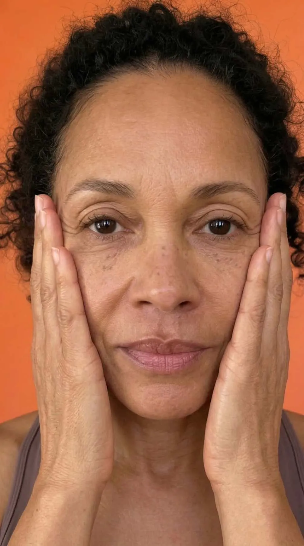 Woman with hands on her cheeks, cover of Gluvy's cheek plan