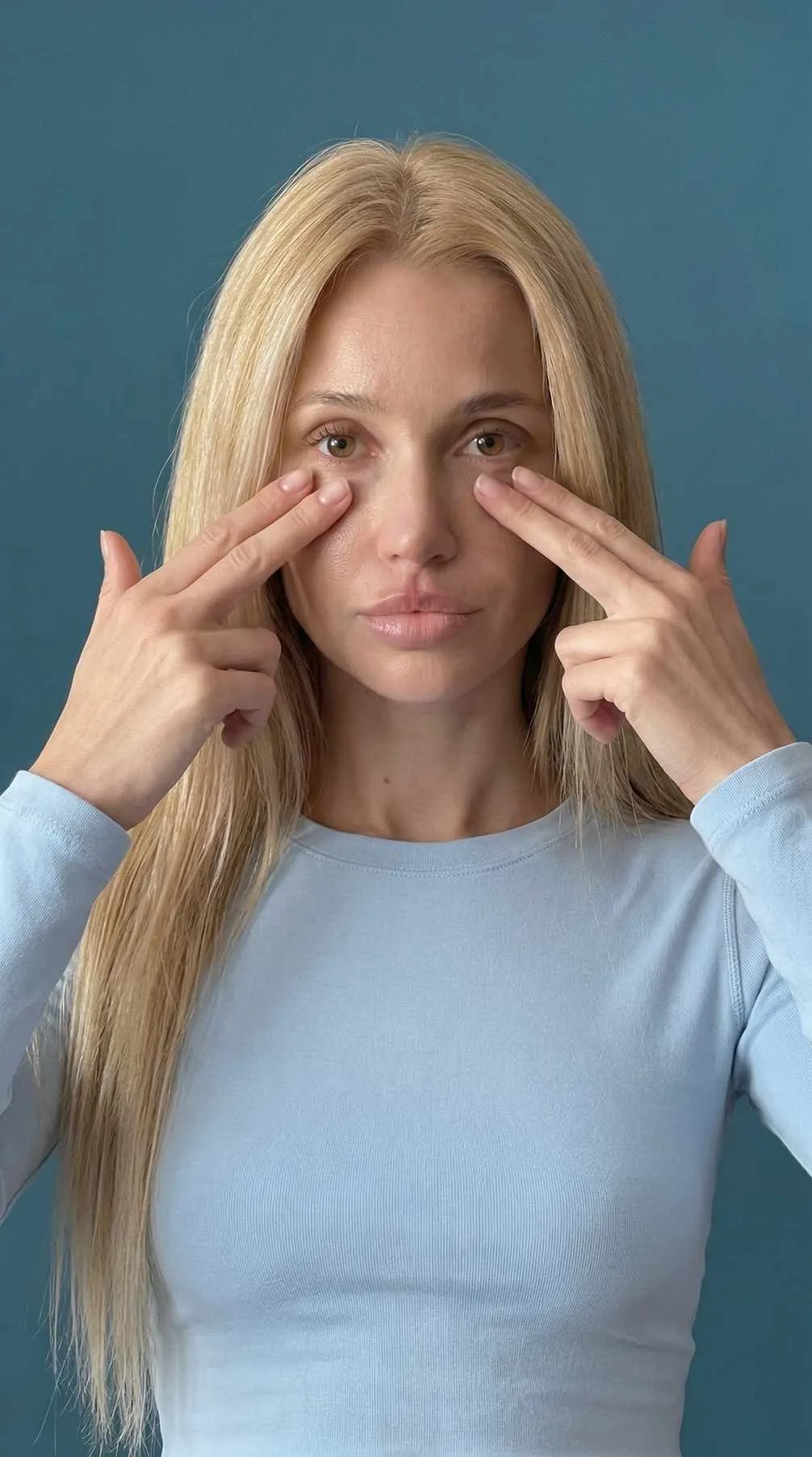 Woman doing an eye-area face yoga exercise, cover of Gluvy's eye plan